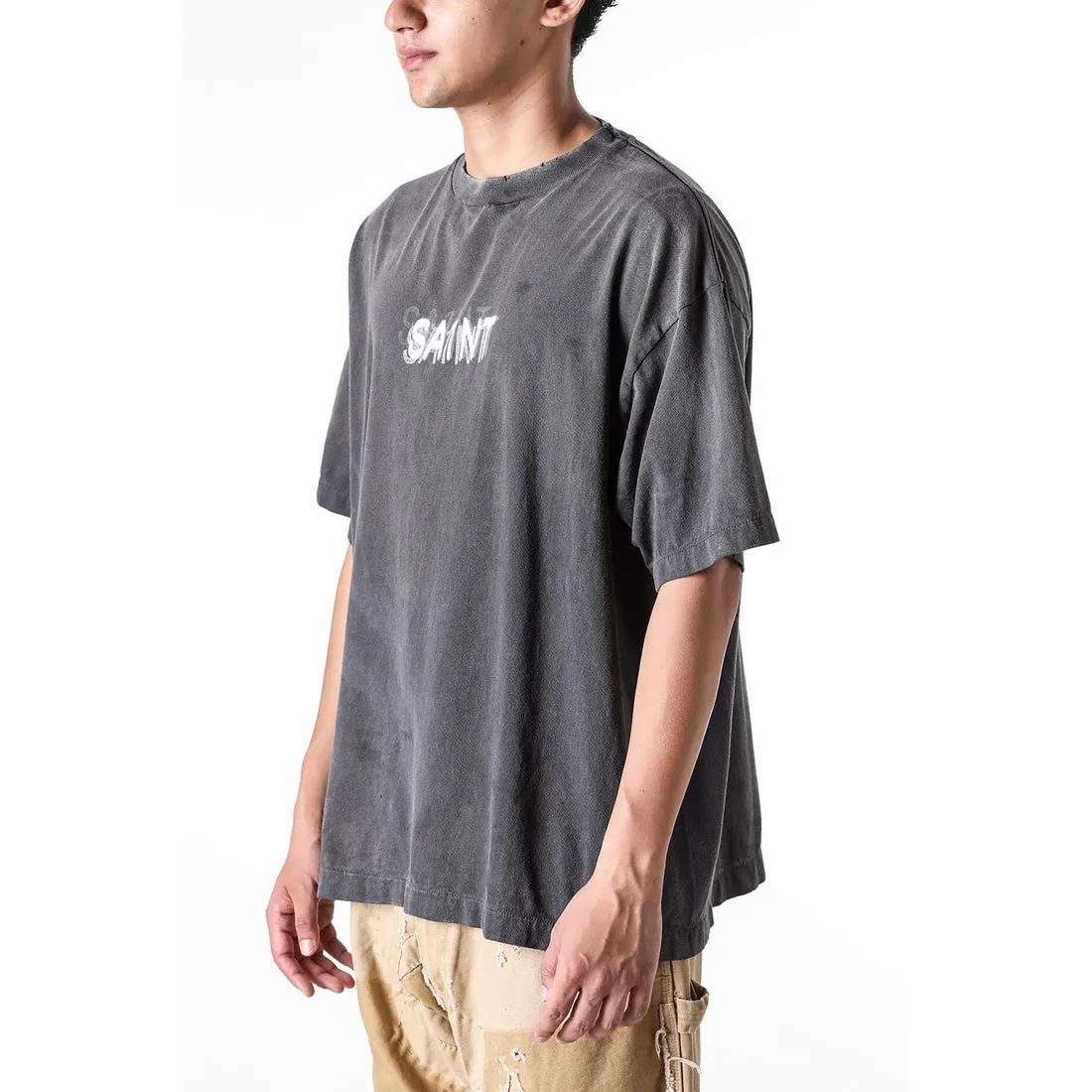 SAINT Mxxxxxx SEVEN DEADLY SS TEE/BLK Phantom SAINT Seven Deadly Sins Printed TEE Washed Black S-XL Look for cylindrical fabrics with no side seams. Don’t buy open width fabrics anymore. It’s boring. Assute garments are dyed. The whole piece is sprayed with Ma Liu. Then spray the heavy parts to fade. The collar and cuffs are frayed. Many hangings are frayed. Accessories are complete. Customized original consistent main mark/wash mark/little angel anti-counterfeiting mark.